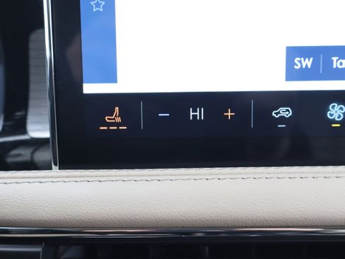 Used 2025 Lincoln Corsair AWD image 23