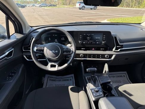 Used 2025 Kia Sportage LX FWD image 5