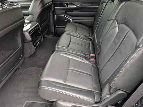 Used 2022 Jeep Wagoneer Series III image 28