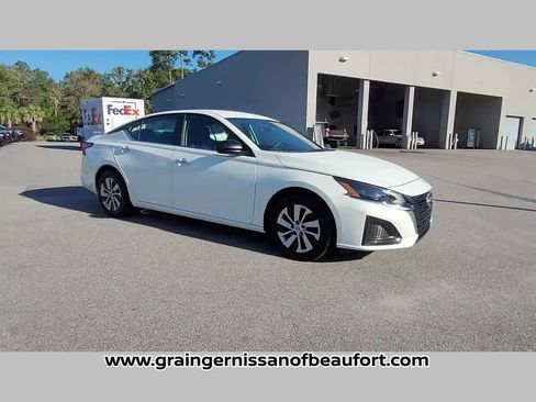 Used 2024 Nissan Altima 2.5 S image 17
