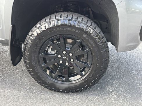 Used 2022 Chevrolet Colorado LT AWD/4WD image 12
