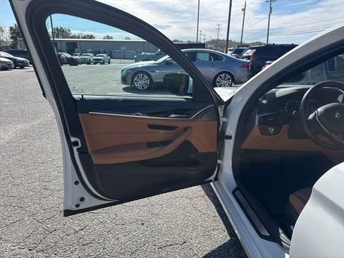Used 2017 BMW 540i xDrive image 12