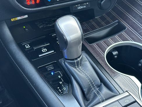 Used 2022 Lexus RX 450h AWD w/ Luxury Package image 17