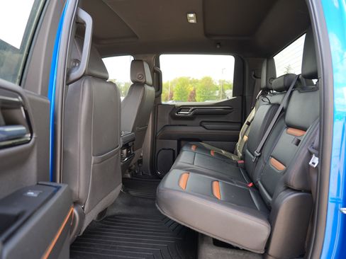 Used 2023 GMC Sierra 1500 AT4 w/ Technology Package AWD/4WD image 21