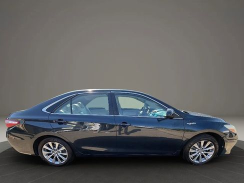 Used 2016 Toyota Camry XLE w/ Moonroof Package FWD image 4