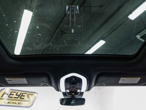 Used 2023 Porsche Macan S AWD/4WD image 16