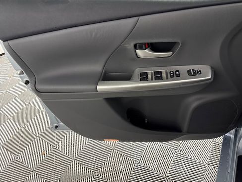 Used 2012 Toyota Prius V image 9