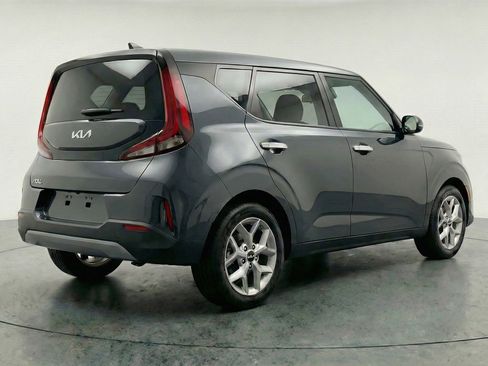 Used 2025 Kia Soul LX w/ LX Technology Package FWD image 9