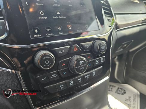 Used 2021 Jeep Grand Cherokee Overland AWD/4WD image 26