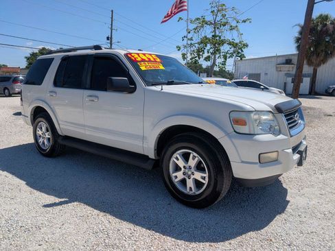 Used 2009 Ford Explorer XLT image 3