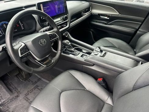Used 2025 Toyota Grand Highlander AWD image 11