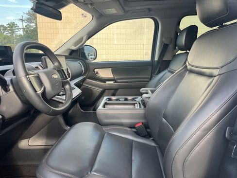 Used 2025 Ford Expedition Active AWD/4WD image 12