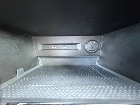 Used 2022 Volkswagen Taos SEL AWD/4WD image 29