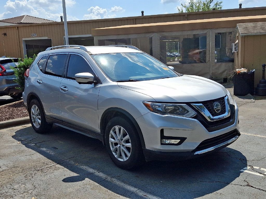 Used 2018 Nissan Rogue SV w/ Premium Package FWD image 2