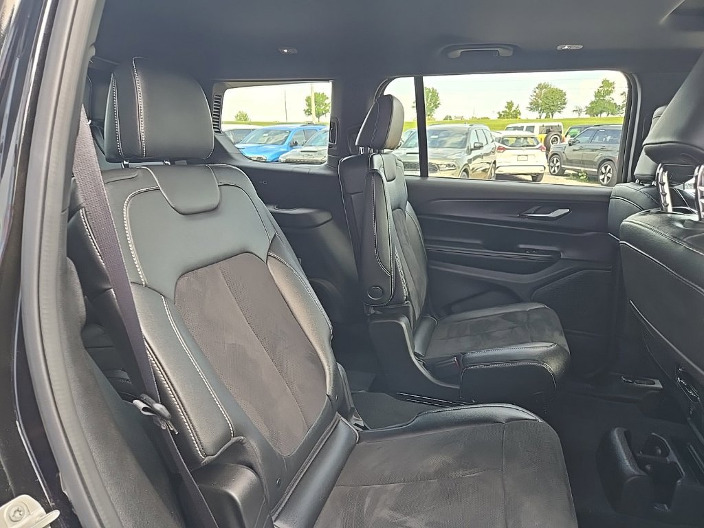 Used 2024 Jeep Grand Cherokee L Altitude AWD/4WD image 27