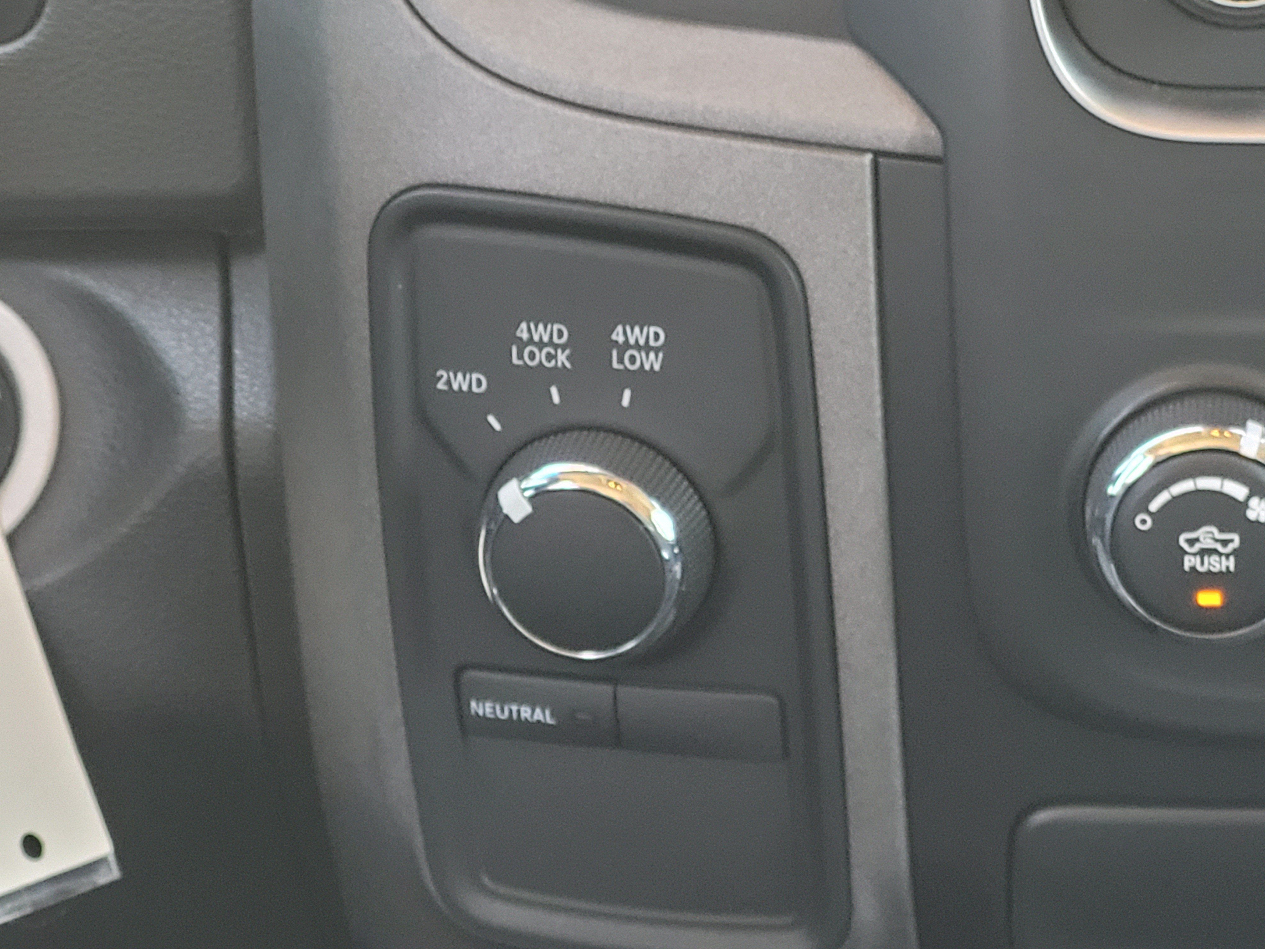 Used 2018 RAM 2500 Tradesman w/ Chrome Appearance Group AWD/4WD image 16
