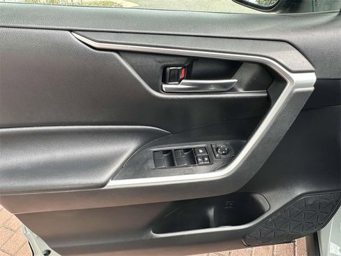 Used 2019 Toyota RAV4 XLE image 18