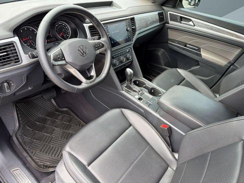 Used 2021 Volkswagen Atlas Cross Sport SE w/ Panoramic Sunroof Package FWD image 4