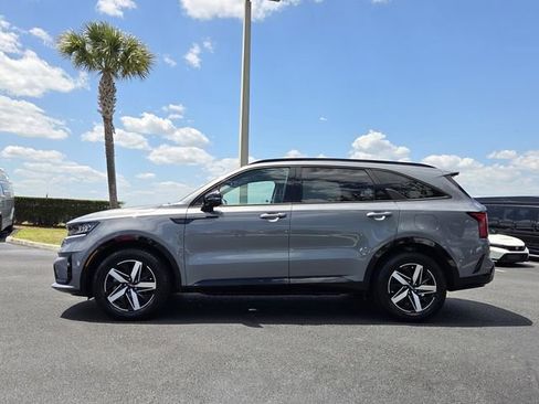 Used 2023 Kia Sorento EX w/ Panoramic Sunroof Package FWD image 3