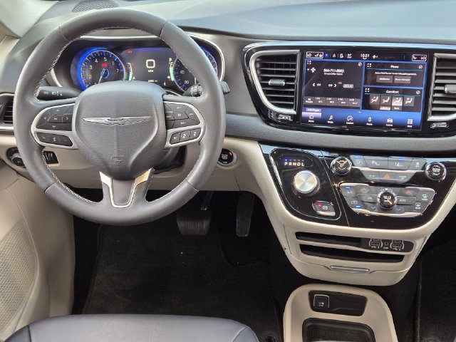 Certified 2024 Chrysler Pacifica Touring-L FWD image 25