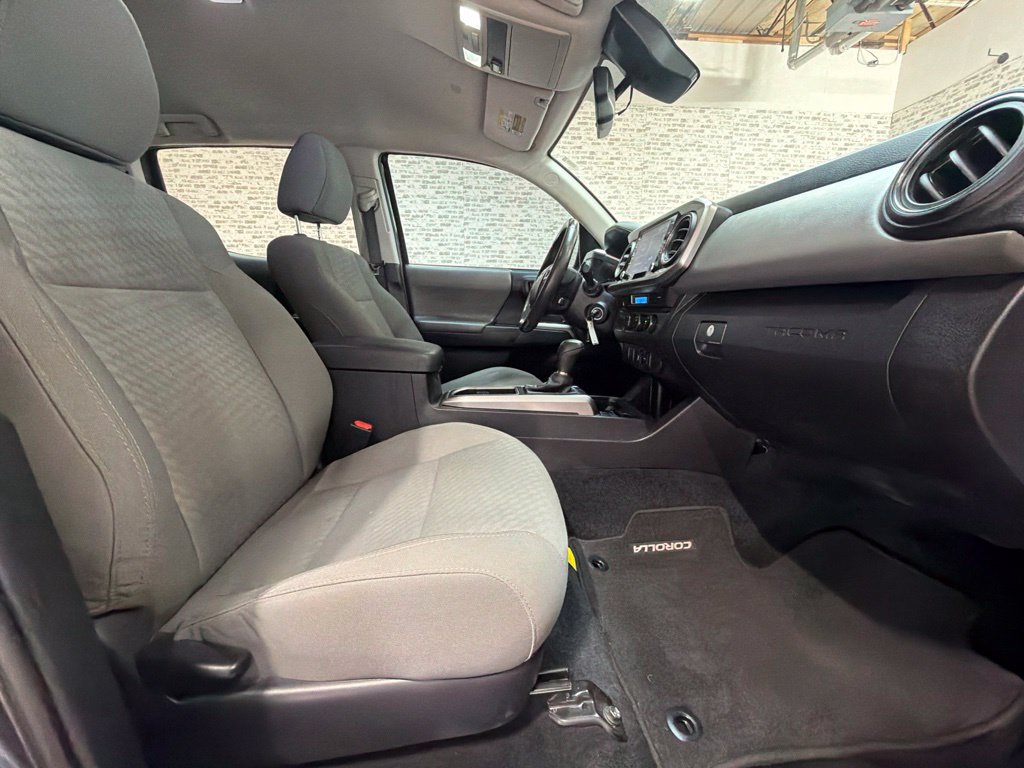 Used 2021 Toyota Tacoma SR5 RWD image 11