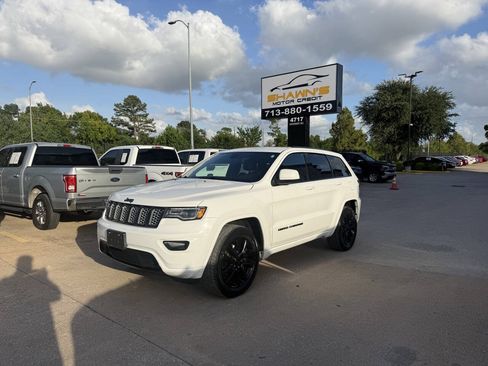 Used 2021 Jeep Grand Cherokee Laredo X RWD image 3