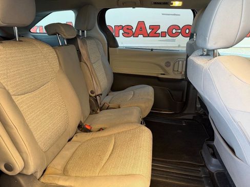 Used 2021 Toyota Sienna LE image 9