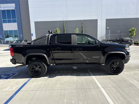 Used 2019 Chevrolet Colorado ZR2 w/ ZR2 Midnight Special Edition image 2