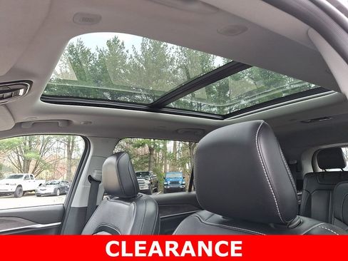 Used 2022 Jeep Grand Cherokee L Limited AWD/4WD image 16
