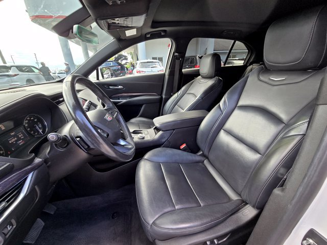 Used 2022 Cadillac XT4 Luxury w/ Cold Weather Package FWD image 4