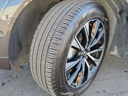 Used 2025 Volvo XC60 B5 Plus image 11