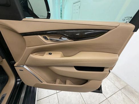 Used 2019 Cadillac Escalade Platinum AWD/4WD image 21