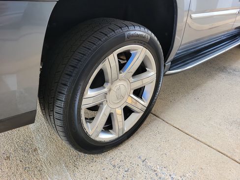 Used 2019 Cadillac Escalade ESV Luxury RWD image 26
