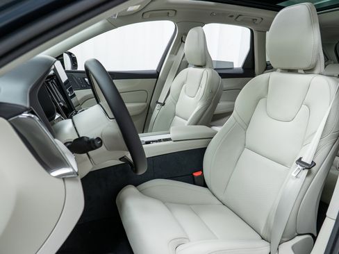 New 2026 Volvo XC60 T8 Ultra w/ Protection Package Premier image 13