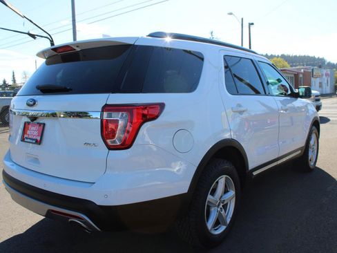 Used 2017 Ford Explorer XLT image 6