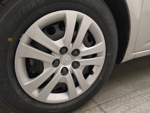 Used 2020 Chevrolet Sonic LS FWD image 31