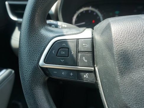 Used 2023 Toyota Highlander L FWD image 8