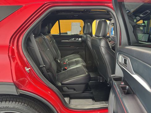 Used 2025 Ford Explorer ST AWD/4WD image 16
