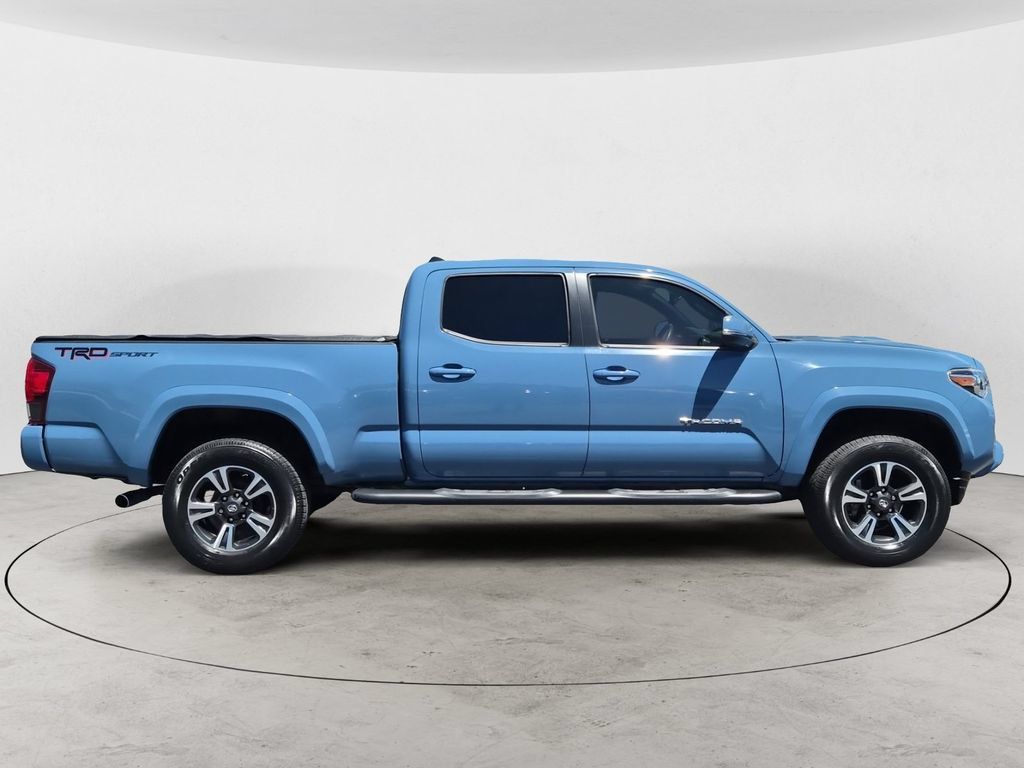Used 2019 Toyota Tacoma TRD Sport w/ Technology Package RWD image 4