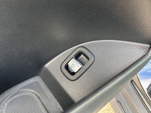 Used 2024 Mercedes-Benz GLC 300 4MATIC image 14