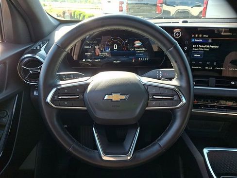 Used 2025 Chevrolet Equinox LT AWD/4WD image 19