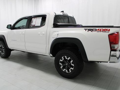 Used 2017 Toyota Tacoma TRD Off-Road w/ Tow Package (A/T) AWD/4WD image 8