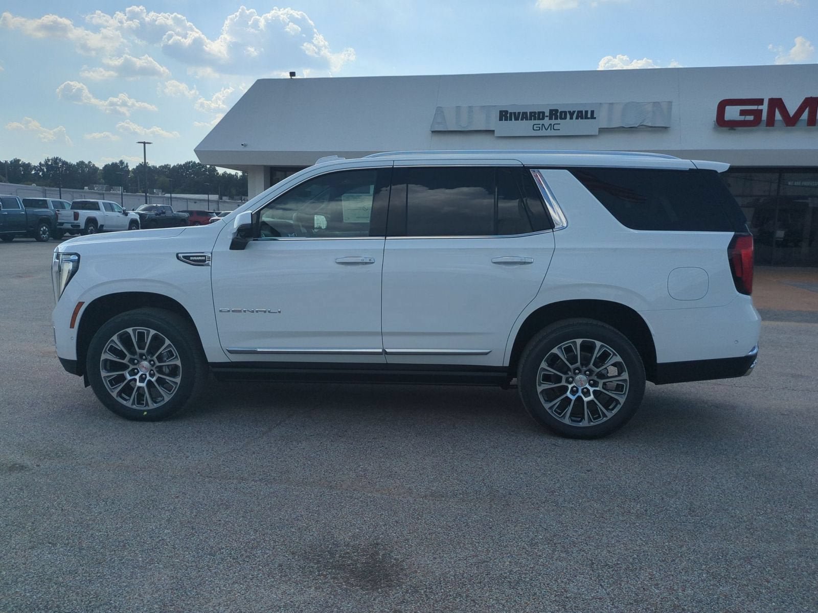 New 2026 GMC Yukon Denali w/ Denali Reserve Package AWD/4WD image 2