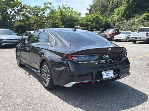 Certified 2025 Hyundai Sonata Limited FWD image 9