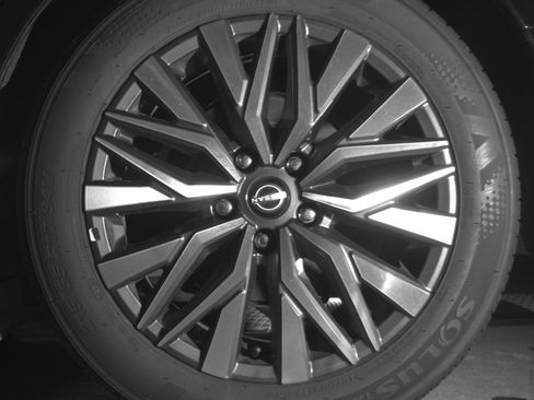 Used 2025 Nissan Altima 2.5 SV FWD image 14