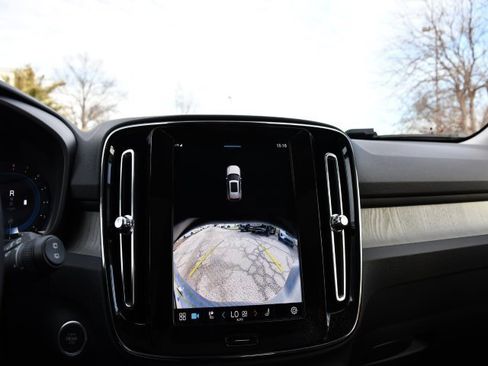 Certified 2025 Volvo XC40 B5 Core image 11