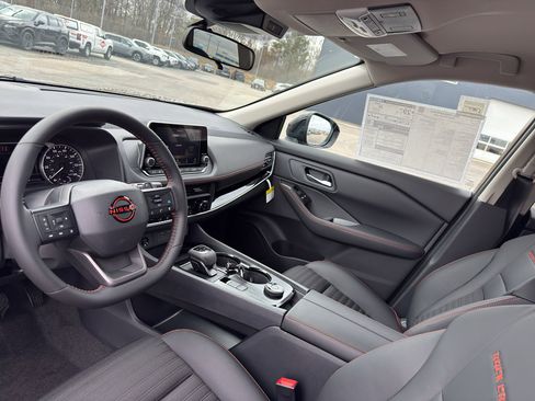New 2026 Nissan Rogue SV AWD/4WD image 25