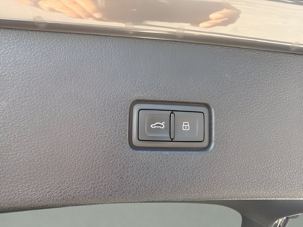 Used 2019 Audi Q8 Premium w/ Convenience Package AWD/4WD image 30