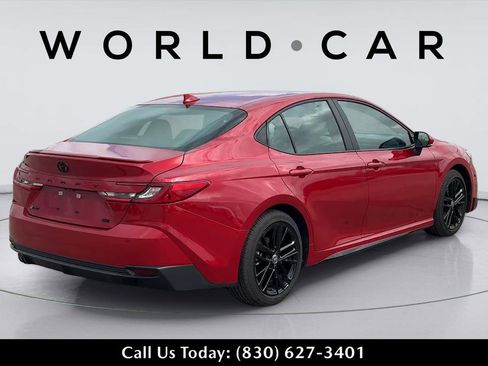 Used 2026 Toyota Camry Hybrid image 6