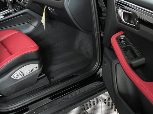 New 2026 Porsche Macan Turbo image 25